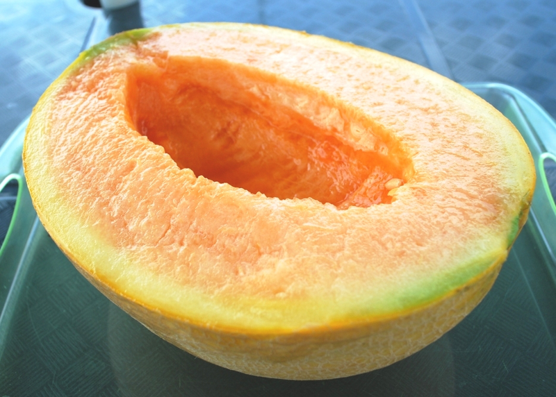 Un melón Yubaru recién abierto.
